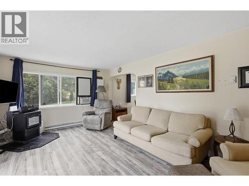 557 Squilax-Turtle Valley Road, Chase, BC - Indoor Photo Showing Living Room