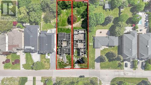 21 LONG HILL DRIVE  Richmond Hill, ON L4E 3M5