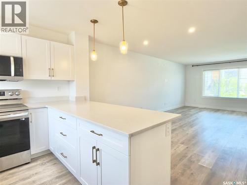 128 Westfield Road, Saskatoon, SK - Indoor Photo Showing Kitchen