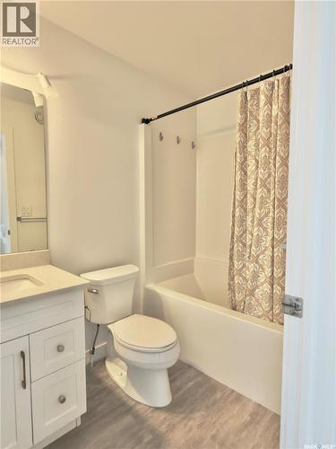 128 Westfield Road, Saskatoon, SK - Indoor Photo Showing Bathroom