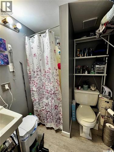 3554 Fairlight Drive, Saskatoon, SK - Indoor Photo Showing Bathroom
