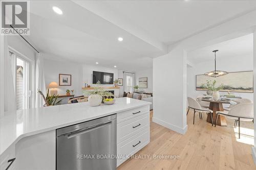 43 Peacock Crescent, Ottawa, ON - Indoor Photo Showing Kitchen