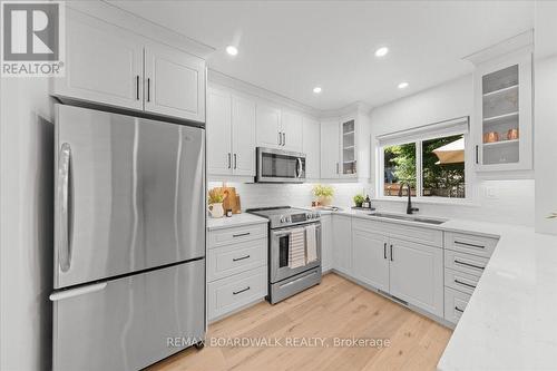 43 Peacock Crescent, Ottawa, ON - Indoor Photo Showing Kitchen With Upgraded Kitchen