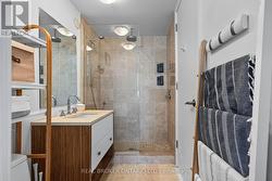 3-Piece bath w/ freshly regrouted tile & IR light - 