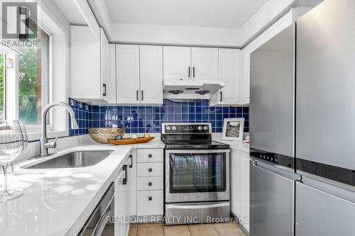 43 Bethune Way, Markham, ON - Indoor Photo Showing Kitchen With Stainless Steel Kitchen