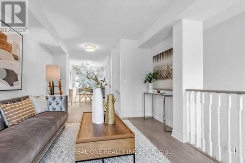 43 Bethune Way, Markham, ON - Indoor Photo Showing Living Room