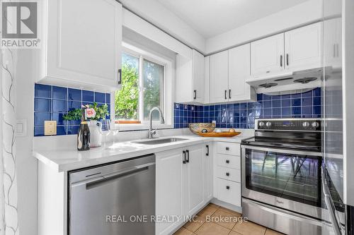 43 Bethune Way, Markham, ON - Indoor Photo Showing Kitchen With Stainless Steel Kitchen