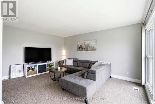 1205 Osborne Avenue, Cornwall, ON - Indoor Photo Showing Living Room