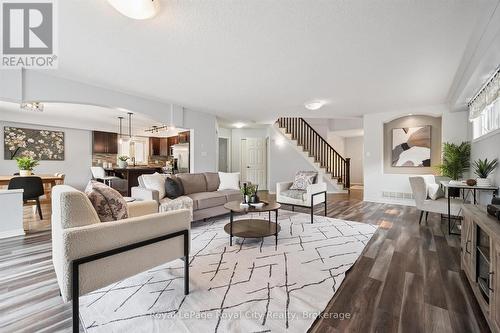 138 Flanders Road, Waterloo, ON - Indoor Photo Showing Living Room