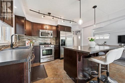 138 Flanders Road, Waterloo, ON - Indoor Photo Showing Kitchen With Double Sink With Upgraded Kitchen