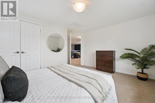 138 Flanders Road, Waterloo, ON - Indoor Photo Showing Bedroom