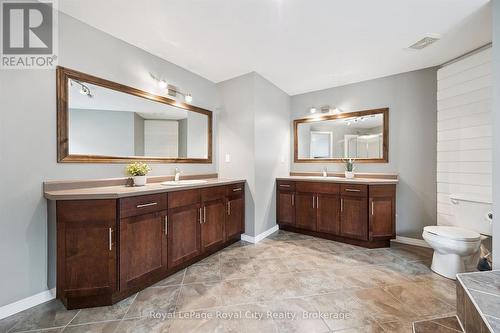 138 Flanders Road, Waterloo, ON - Indoor Photo Showing Bathroom
