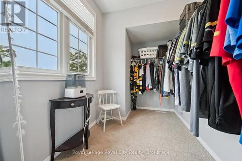138 Flanders Road, Waterloo, ON - Indoor With Storage