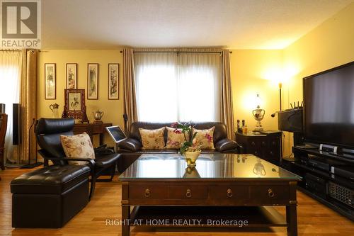 31 Stargell Crescent, Markham, ON - Indoor Photo Showing Living Room