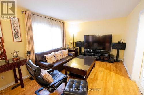 31 Stargell Crescent, Markham, ON - Indoor Photo Showing Living Room