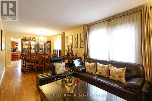 31 Stargell Crescent, Markham, ON - Indoor Photo Showing Living Room
