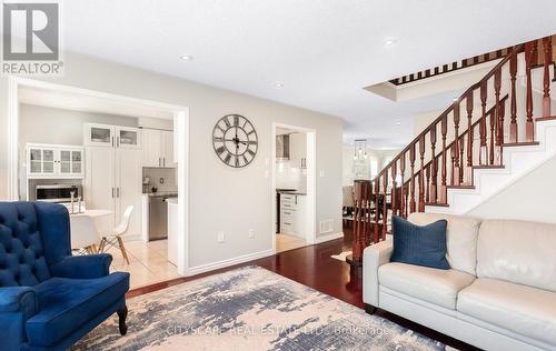 3324 Equestrian Crescent, Mississauga, ON - Indoor Photo Showing Living Room