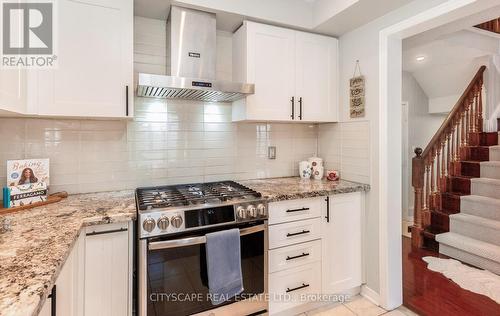 3324 Equestrian Crescent, Mississauga, ON - Indoor Photo Showing Kitchen With Upgraded Kitchen