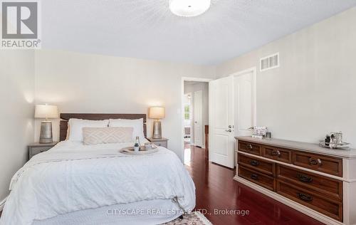 3324 Equestrian Crescent, Mississauga, ON - Indoor Photo Showing Bedroom