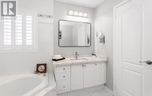3324 Equestrian Crescent, Mississauga, ON - Indoor Photo Showing Bathroom