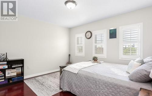 3324 Equestrian Crescent, Mississauga, ON - Indoor Photo Showing Bedroom