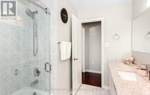3324 Equestrian Crescent, Mississauga, ON - Indoor Photo Showing Bathroom