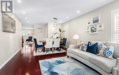 3324 Equestrian Crescent, Mississauga, ON - Indoor Photo Showing Living Room