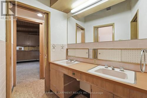 Bathroom vanity featuring dual sinks - 264 Mountain Brow Boulevard, Hamilton, ON - Indoor Photo Showing Bathroom