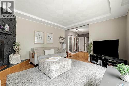 408 Mullin Avenue E, Regina, SK - Indoor Photo Showing Living Room