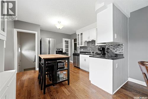 408 Mullin Avenue E, Regina, SK - Indoor Photo Showing Kitchen With Upgraded Kitchen