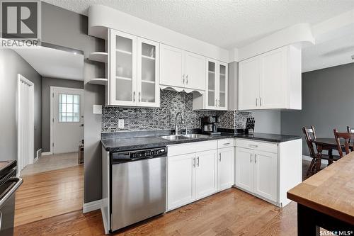 408 Mullin Avenue E, Regina, SK - Indoor Photo Showing Kitchen With Double Sink