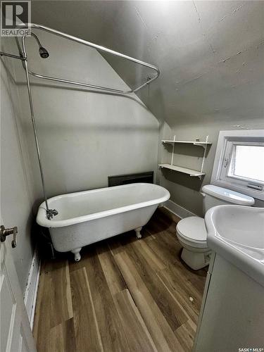 408 I Avenue N, Saskatoon, SK - Indoor Photo Showing Bathroom