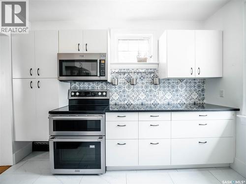 916 6Th Avenue N, Saskatoon, SK - Indoor Photo Showing Kitchen