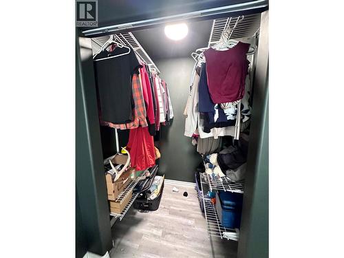 411 7Th Avenue, Castlegar, BC - Indoor With Storage