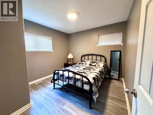411 7Th Avenue, Castlegar, BC - Indoor Photo Showing Bedroom