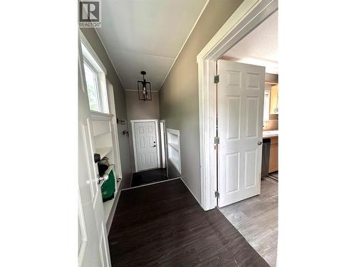411 7Th Avenue, Castlegar, BC - Indoor Photo Showing Other Room