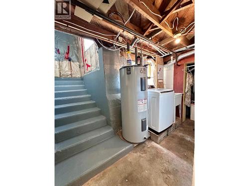 411 7Th Avenue, Castlegar, BC - Indoor Photo Showing Basement