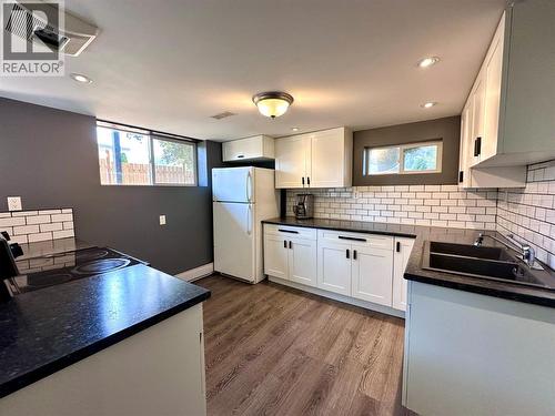 411 7Th Avenue, Castlegar, BC - Indoor Photo Showing Kitchen With Double Sink