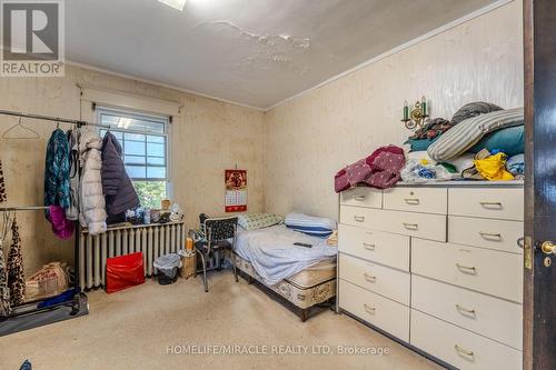 5214 Third Avenue, Niagara Falls, ON - Indoor Photo Showing Bedroom