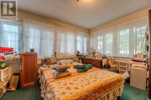 5214 Third Avenue, Niagara Falls, ON - Indoor Photo Showing Bedroom