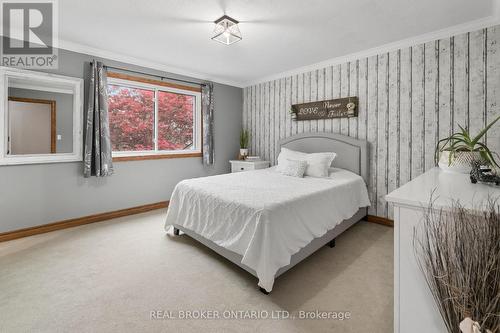 7323 Sideroad 15, Rr1 Road, Mapleton, ON - Indoor Photo Showing Bedroom