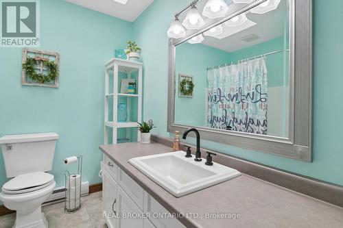 7323 Sideroad 15, Rr1 Road, Mapleton, ON - Indoor Photo Showing Bathroom