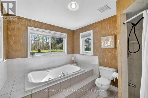 1775 Loretta Avenue, Severn, ON - Indoor Photo Showing Bathroom