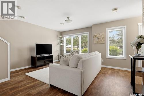 1237 Grey Street, Regina, SK - Indoor Photo Showing Living Room