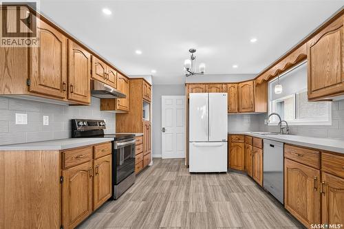 1027 Vaughan Street, Moose Jaw, SK - Indoor Photo Showing Kitchen