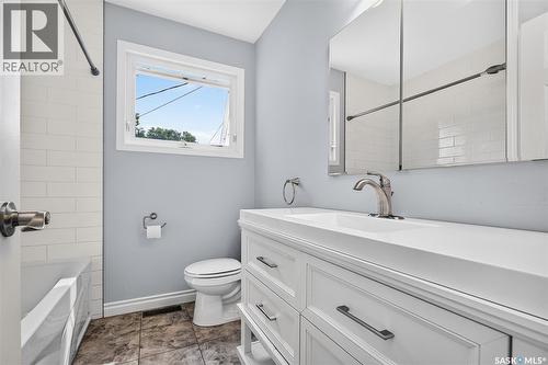 1027 Vaughan Street, Moose Jaw, SK - Indoor Photo Showing Bathroom