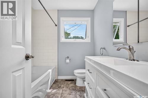 1027 Vaughan Street, Moose Jaw, SK - Indoor Photo Showing Bathroom