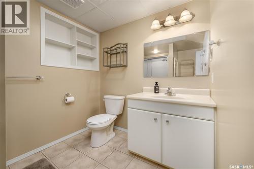 1027 Vaughan Street, Moose Jaw, SK - Indoor Photo Showing Bathroom