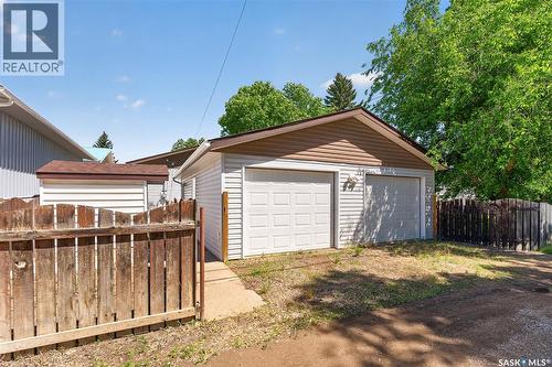 1027 Vaughan Street, Moose Jaw, SK - Outdoor With Exterior