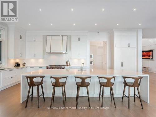 140 Secord Lane, Burlington (Shoreacres), ON - Indoor Photo Showing Kitchen With Upgraded Kitchen